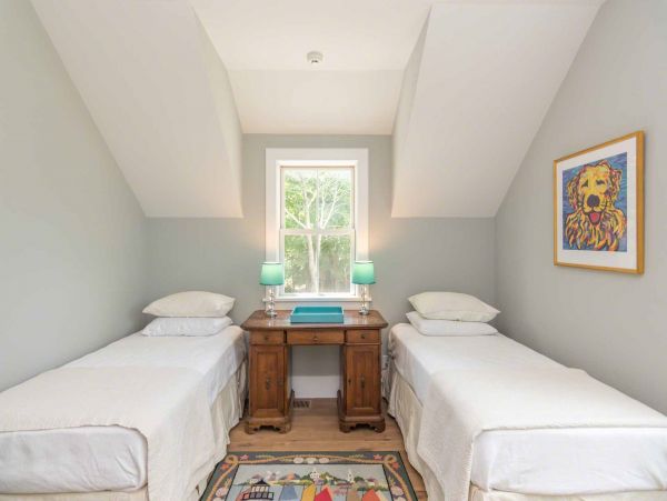 Cape Cod Home 994502