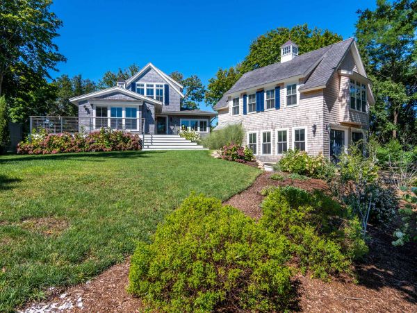 Cape Cod Home 994502