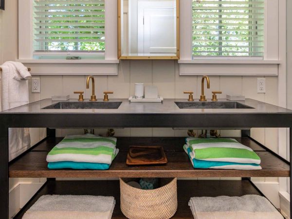 Cape Cod Home 994502
