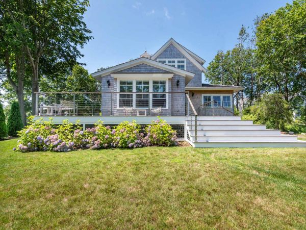Cape Cod Home 994502