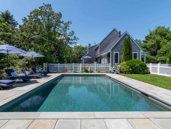 Cape Cod Home 994503