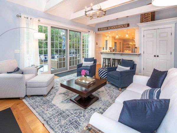Cape Cod Home 994503