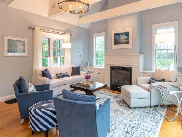 Cape Cod Home 994503