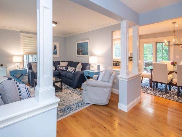 Cape Cod Home 994503