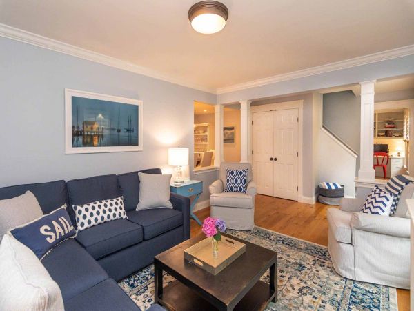 Cape Cod Home 994503