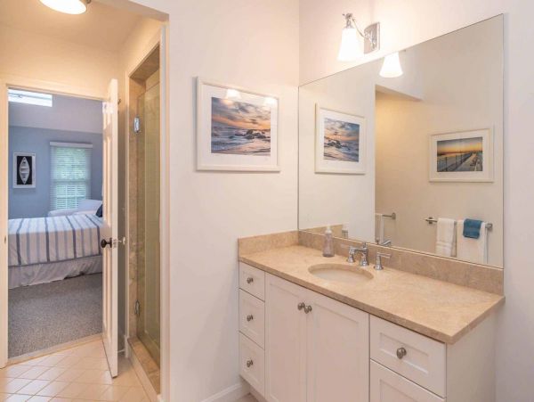Cape Cod Home 994503