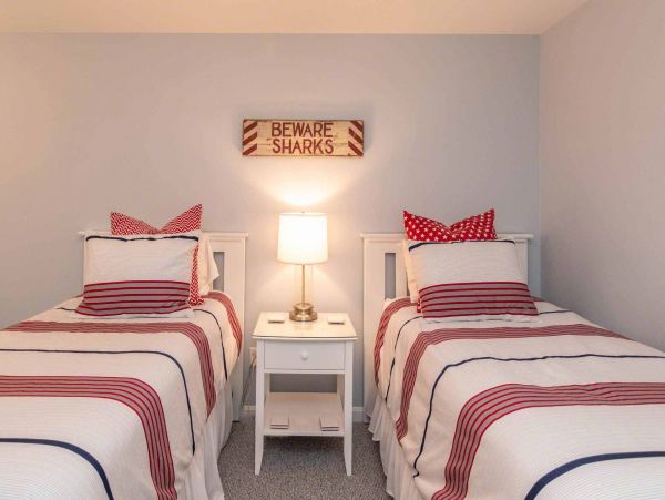 Cape Cod Home 994503
