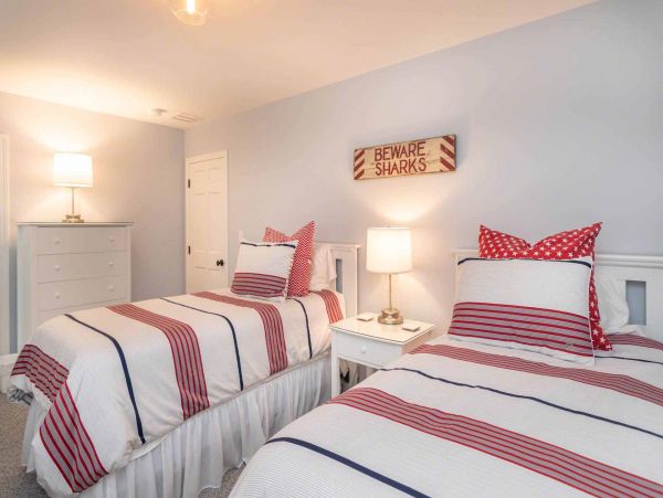Cape Cod Home 994503