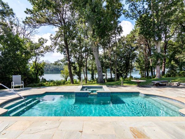 Cape Cod Home 994504
