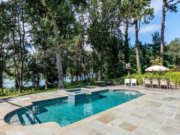 Cape Cod Home 994504