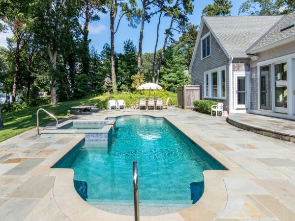 Cape Cod Home 994504