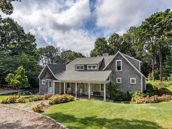 Cape Cod Home 994504