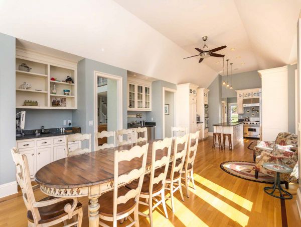 Cape Cod Home 994504