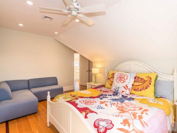 Cape Cod Home 994504