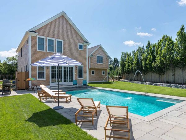 Cape Cod Home 994506