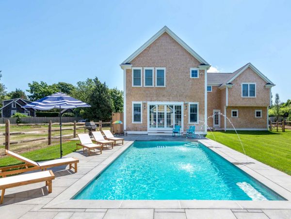 Cape Cod Home 994506