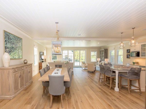 Cape Cod Home 994506