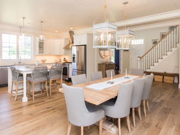 Cape Cod Home 994506