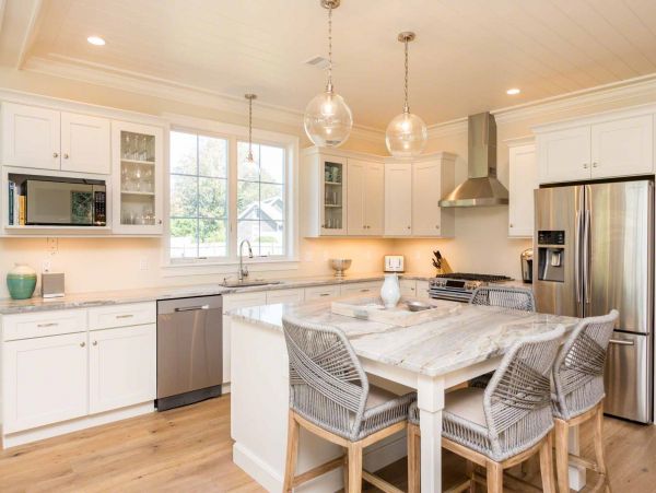 Cape Cod Home 994506