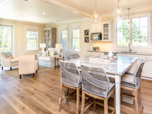 Cape Cod Home 994506