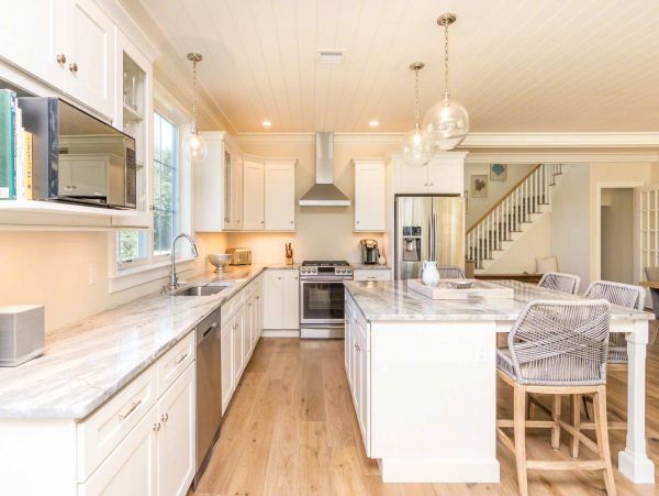 Cape Cod Home 994506