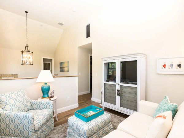 Cape Cod Home 994506