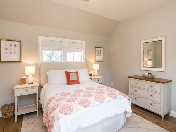 Cape Cod Home 994506