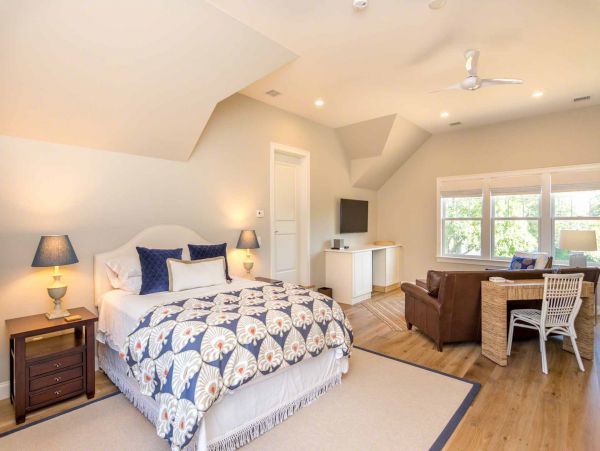 Cape Cod Home 994506