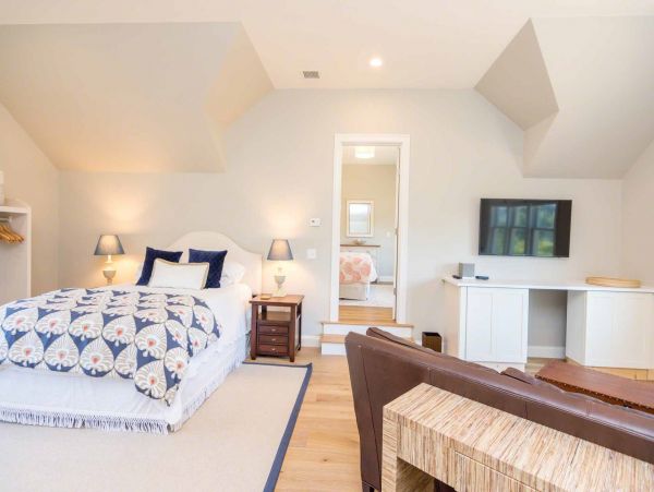 Cape Cod Home 994506