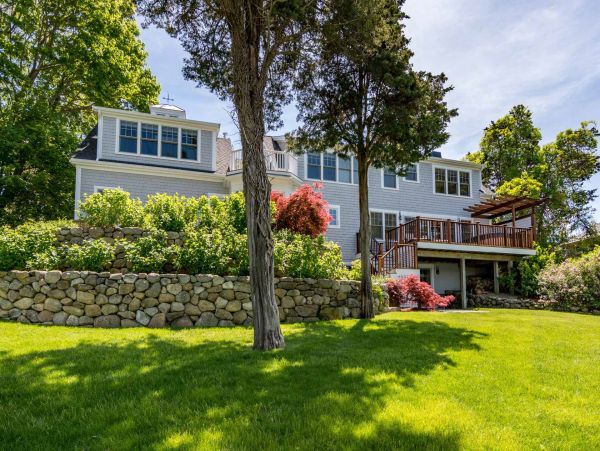 Cape Cod Home 994507