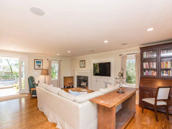 Cape Cod Home 994507