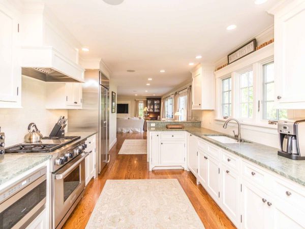 Cape Cod Home 994507