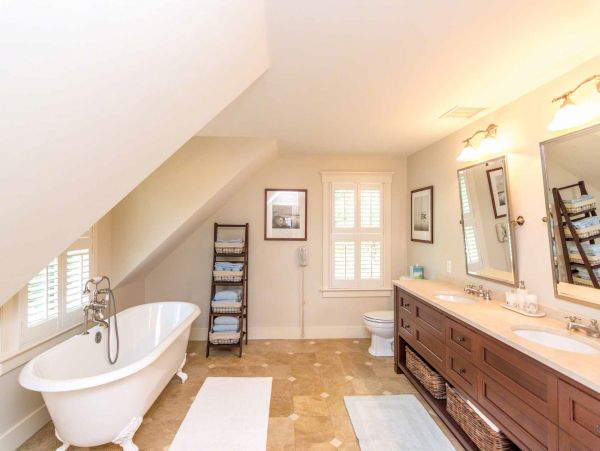 Cape Cod Home 994507