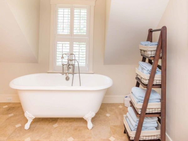 Cape Cod Home 994507