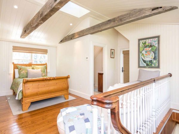 Cape Cod Home 994507