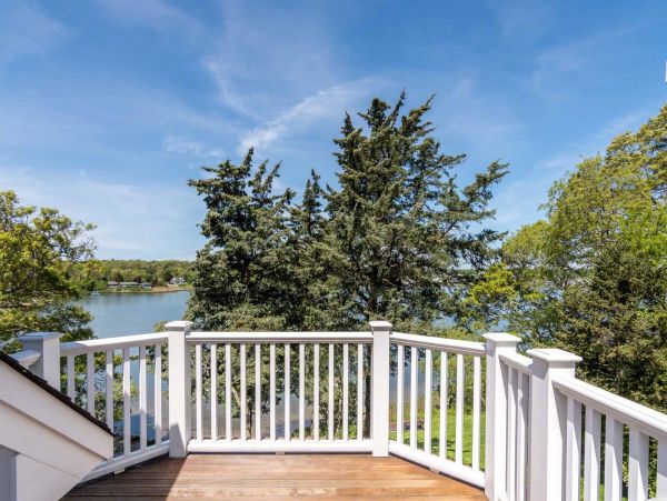 Cape Cod Home 994507