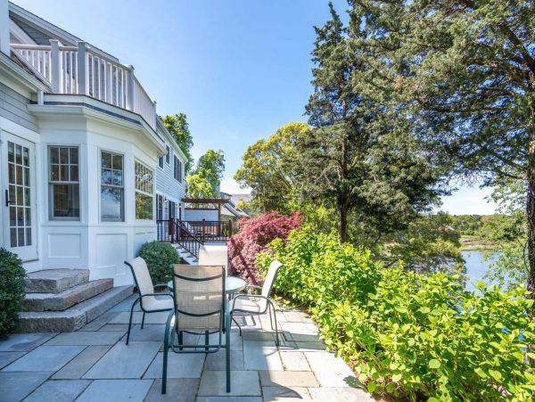Cape Cod Home 994507