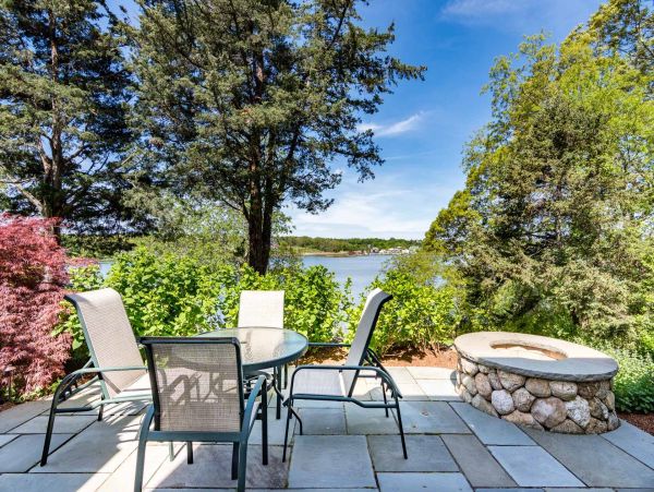Cape Cod Home 994507