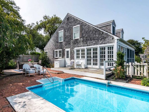 Cape Cod Home 994508