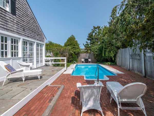 Cape Cod Home 994508