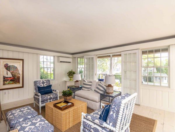 Cape Cod Home 994508