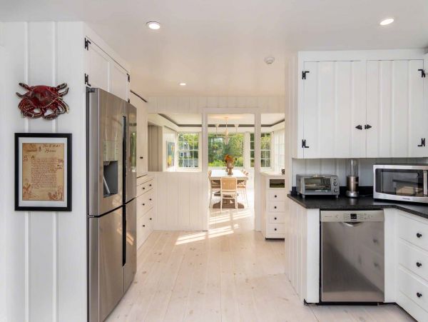 Cape Cod Home 994508