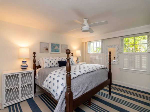 Cape Cod Home 994508