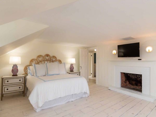 Cape Cod Home 994508