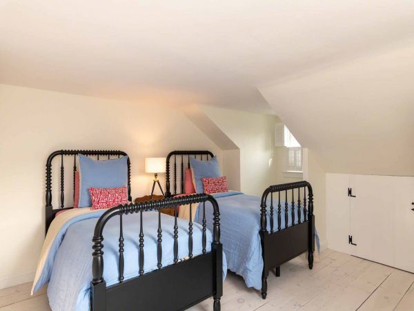 Cape Cod Home 994508