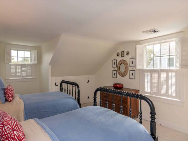 Cape Cod Home 994508
