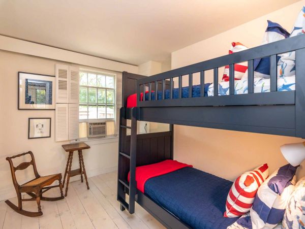 Cape Cod Home 994508