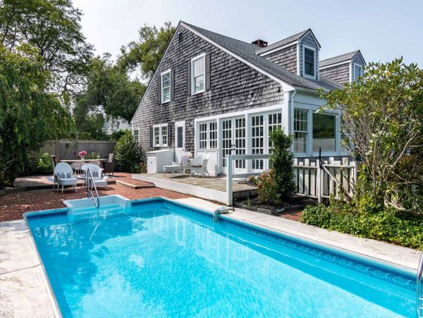 Cape Cod Home 994508