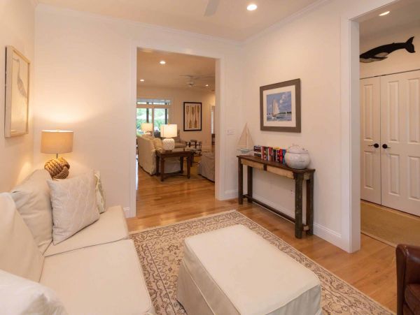 Cape Cod Home 994509