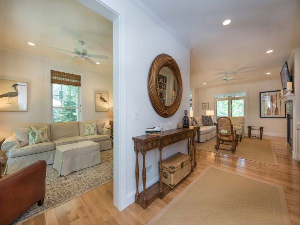 Cape Cod Home 994509